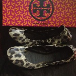 Tory Burch Eddie snow leopard 💢final reduction💢