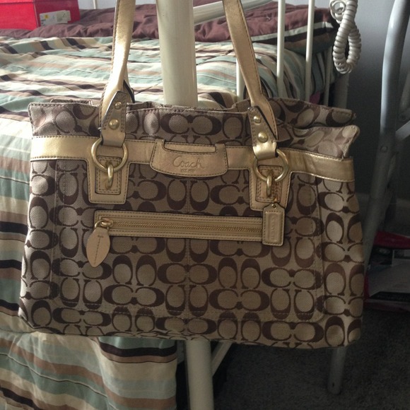 Coach Handbags - Gorgeous Authentic Coach Bag