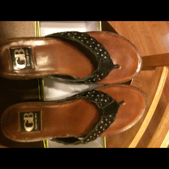 Sandles - Picture 2 of 4