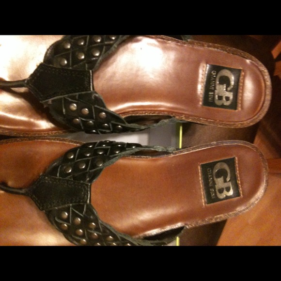 Sandles - Picture 3 of 4