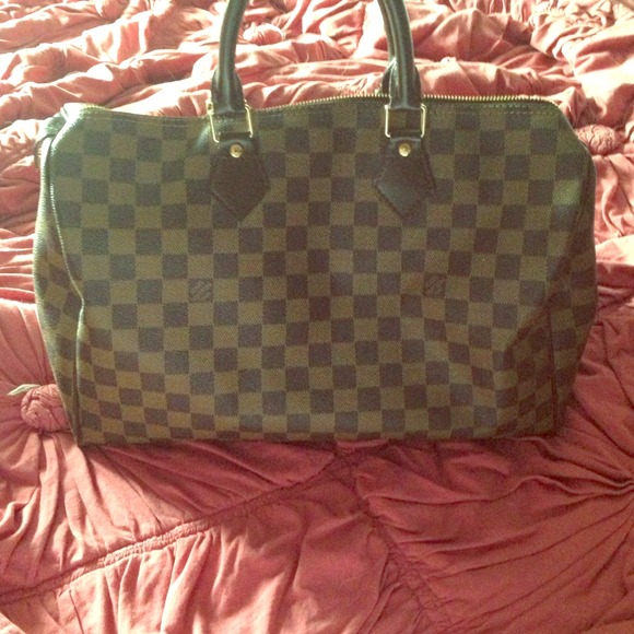 Hold! Louis Vuitton speedy 35