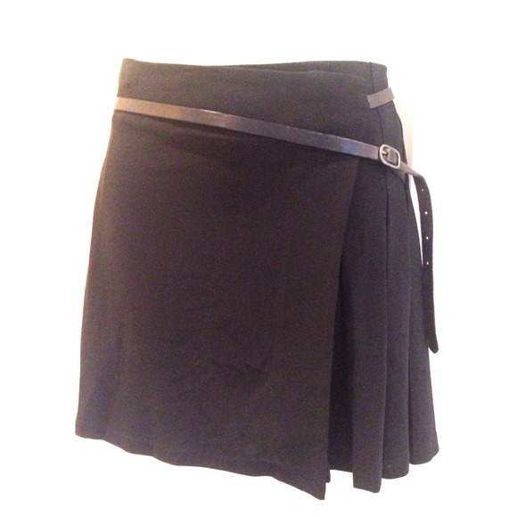 Burberry Skirts Black Pleated Mini Skirt Wleather Belt 8 Poshmark