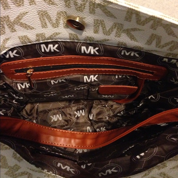🚫SOLD🚫 Handbag MK - Picture 2 of 2