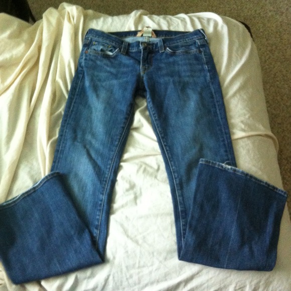 Amazing pair of lucky brand jeans.