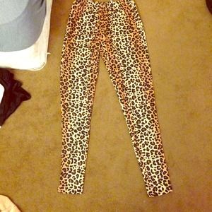 Leopard print leggings