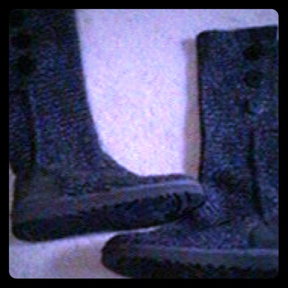 Never worn 💯% authentic UGG boots!