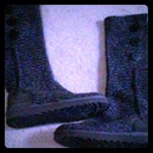 Never worn 💯% authentic UGG boots!