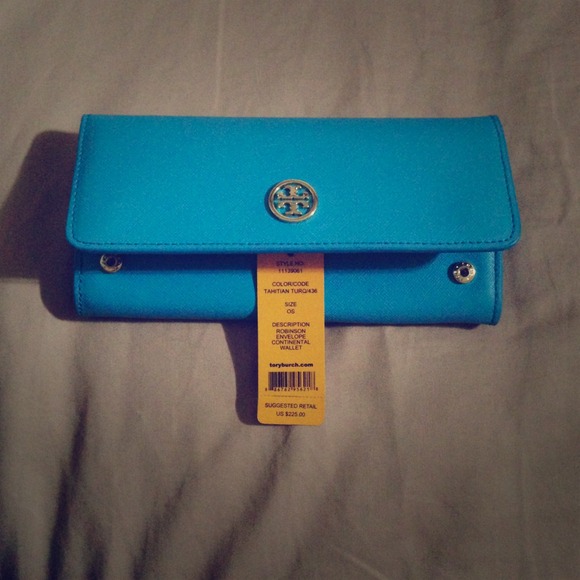 Tory Burch Robinson Envelope Continental wallet!!