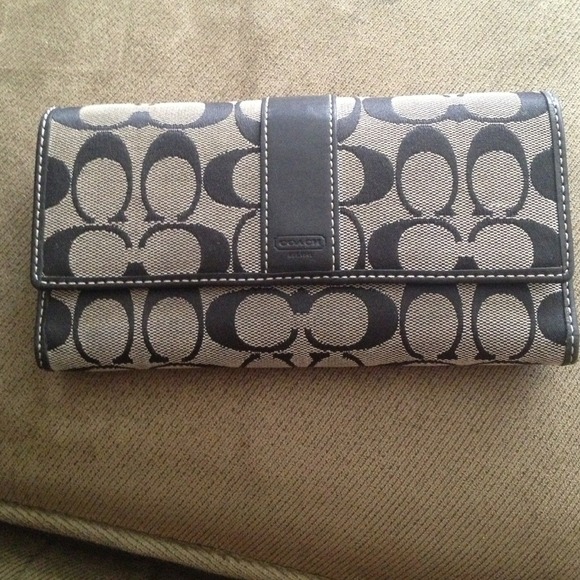 💯% Authentic Coach Wallet