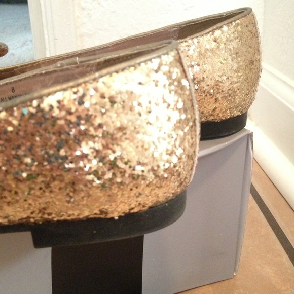 Gold mini sequin shoes. - Picture 3 of 4
