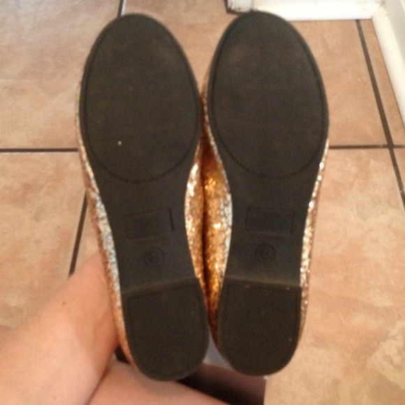 Gold mini sequin shoes. - Picture 4 of 4