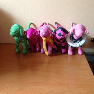 Victoria's Secret pink dogs