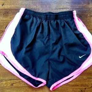 RESERVED Bundled! 4 Nike shorts!!💚