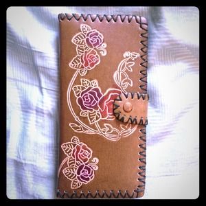 NWOT Faux leather flower wallet, very cute