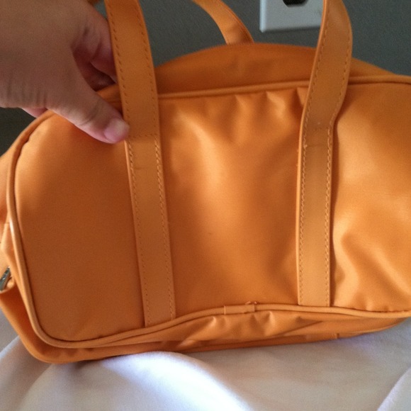 A Clinique makeupbag