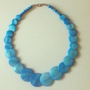 NEVER USED CUTE BLUE NECKlACE