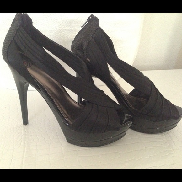 Beautiful black heel shoes