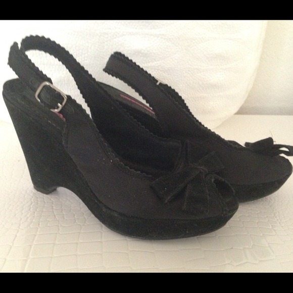 HOLD FOR @mzfloyd97 Betsy Johnson wedges