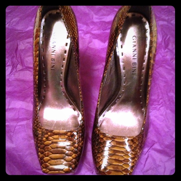 ****SOLD****Gianni Bini Heels - Picture 1 of 3