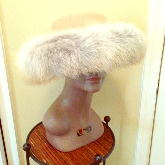 Camel fox trim fur hat