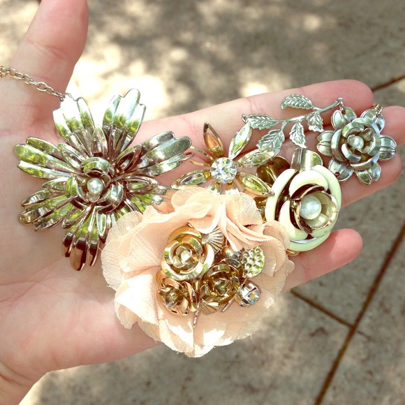 Statement necklace