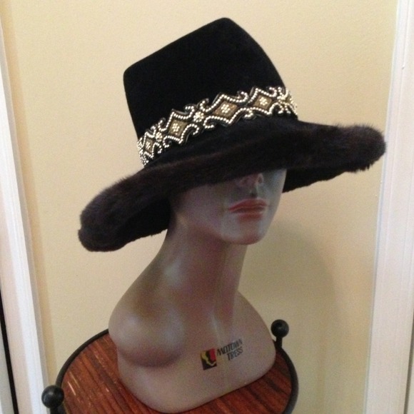 Black studded mink brim hat