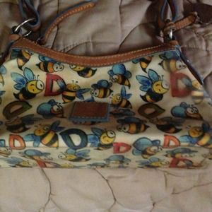 Very different bumble bee dooney💖