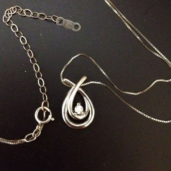 Diamond necklace 1/8 CT round cut-10k white gold