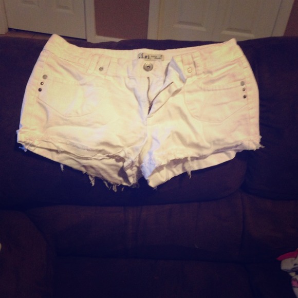 L.E.I Pants - ❌SOLD!!! ❌L.E.I cutoff shorts