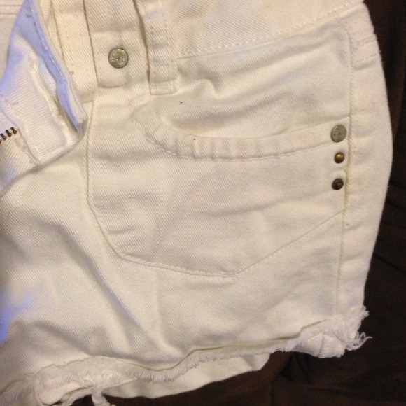 ❌SOLD!!! ❌L.E.I cutoff shorts - Picture 2 of 4