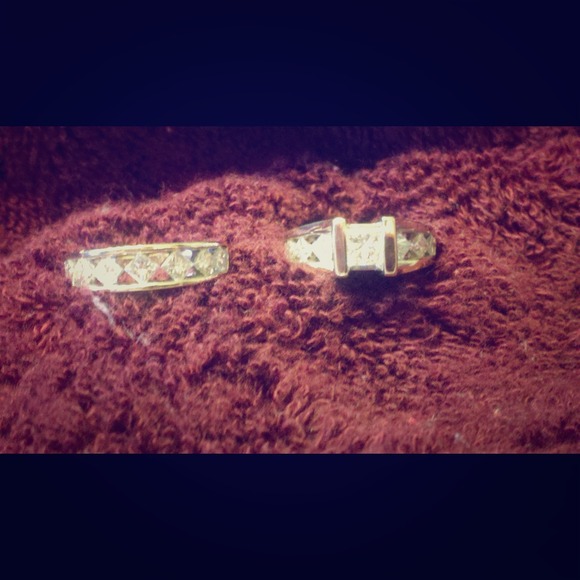 Sold!!!!!!White gold wedding band set