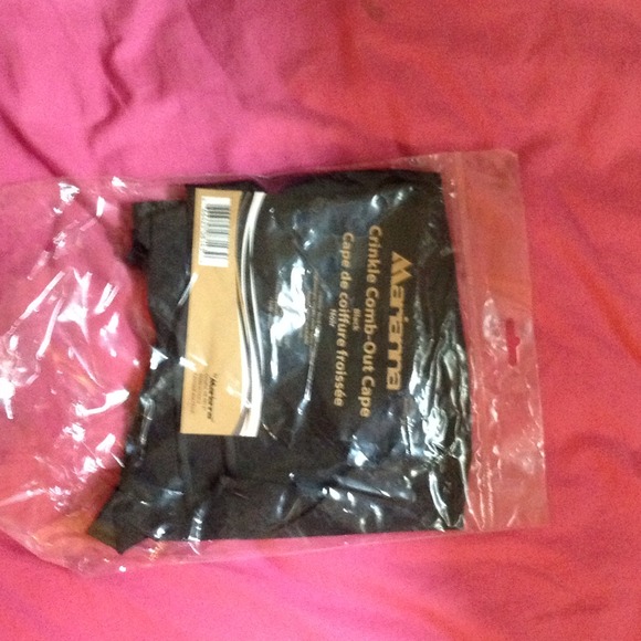 Crinkle comb out cape - Picture 2 of 2