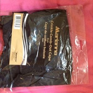 Crinkle comb out cape