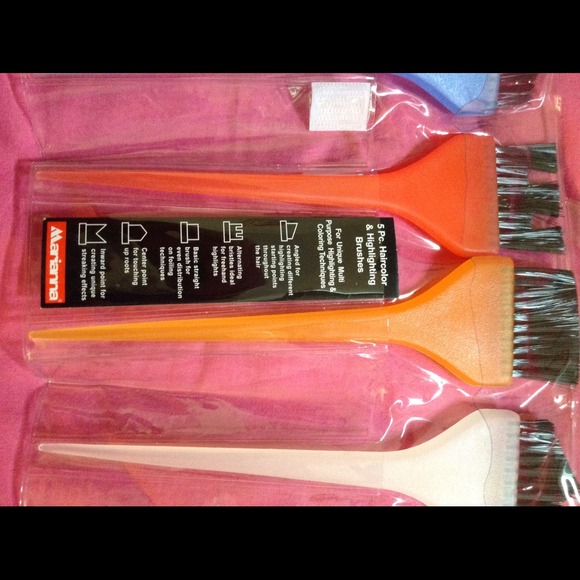 Accorded  hair coloring/ highlighting brushes - Picture 2 of 3