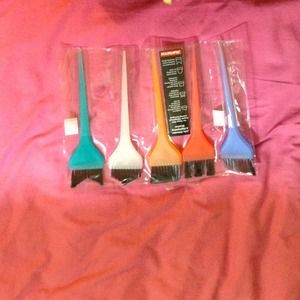 Accorded  hair coloring/ highlighting brushes