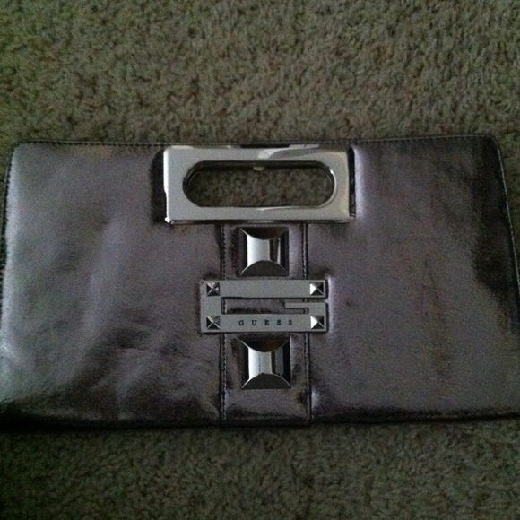 Guess clutch