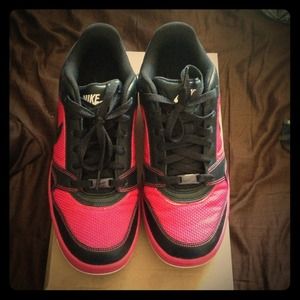 NWT Nike women's air prestige 3