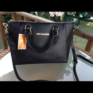 🚫On hold for @lucymaher210🚫 MK bag