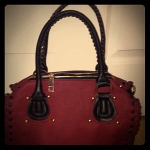 Wine bag/purse with dark brown stitching/accents. Wine bag/purse with dark brown stitching/accents.
