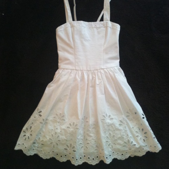 White Abercrombie kids dress. Size medium.