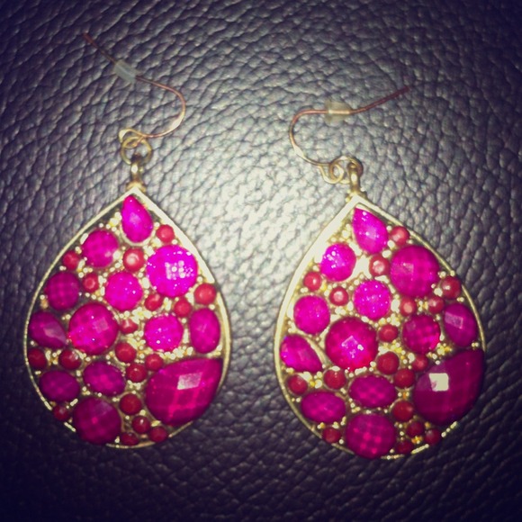 🎀 Glamorous hot pink earrings 🎀