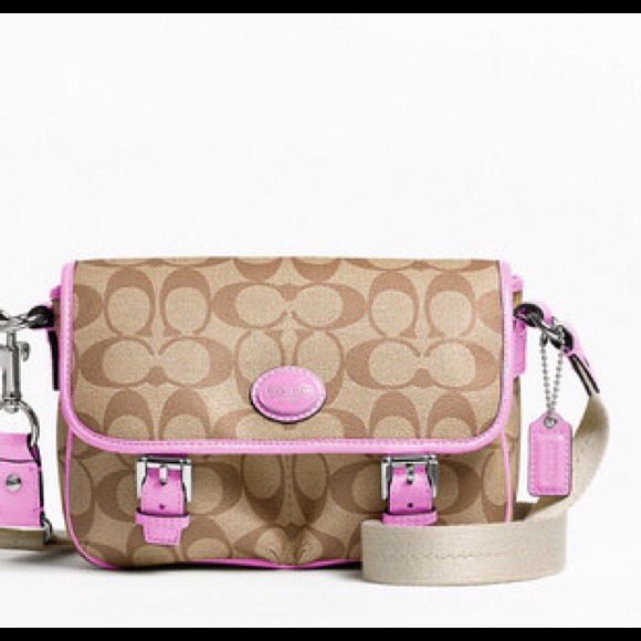New 💯% authentic COACH Peyton Field bag