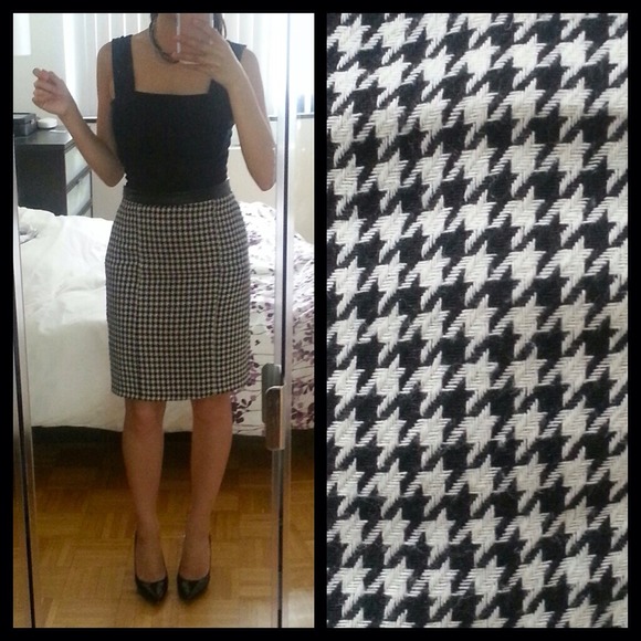 SOLD HOUNDSTOOTH design pencil skirt w/ trim