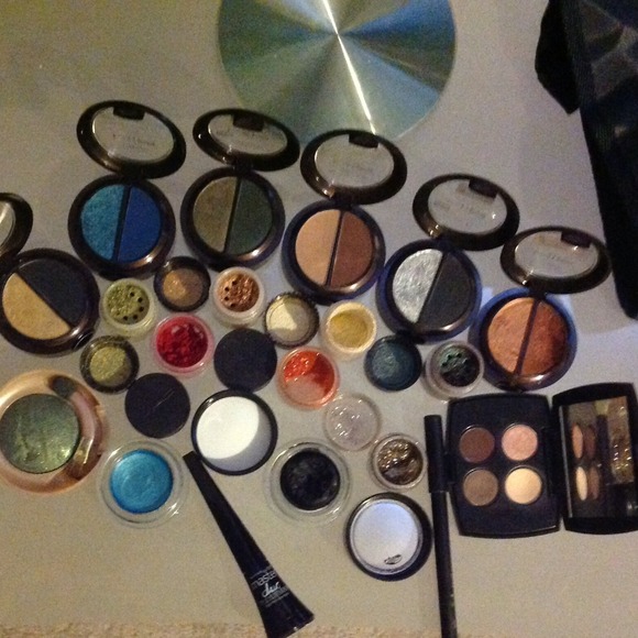 🔴SOLD🔴 TO JEWELMOM69 A BUNDLE OF MAKE UP - Picture 1 of 4