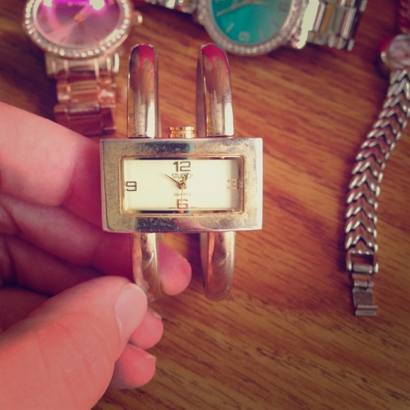 ✋SOLD❌Vintage gold toned watch