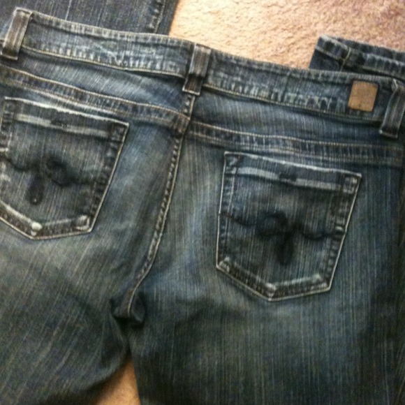 ?GUESS JEANS???