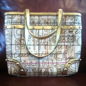 Authentic Coach bag . Fabulous condition