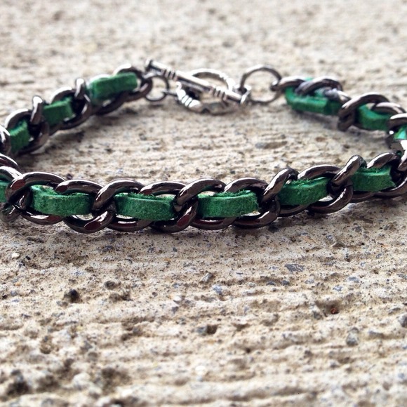 Jade Green leather & Gunmetal chain bracelet🌿🍃
