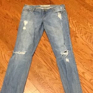GIRLS HOLLISTER DISTRESSED JEANS SIZE 1S