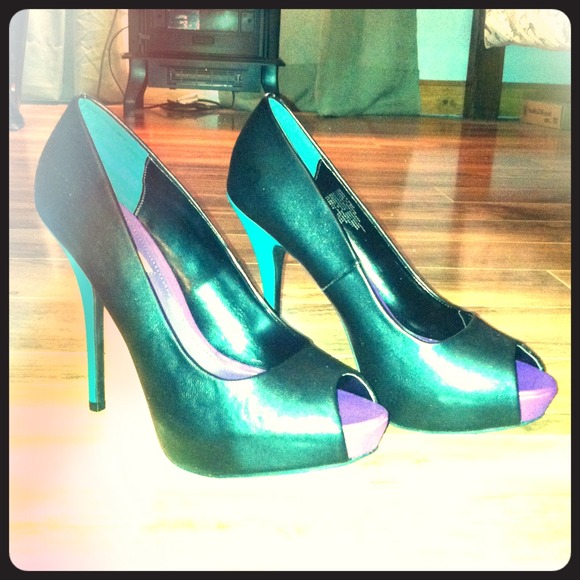 SOLD - Bundled - Jennifer Lopez Peep toes! New!!